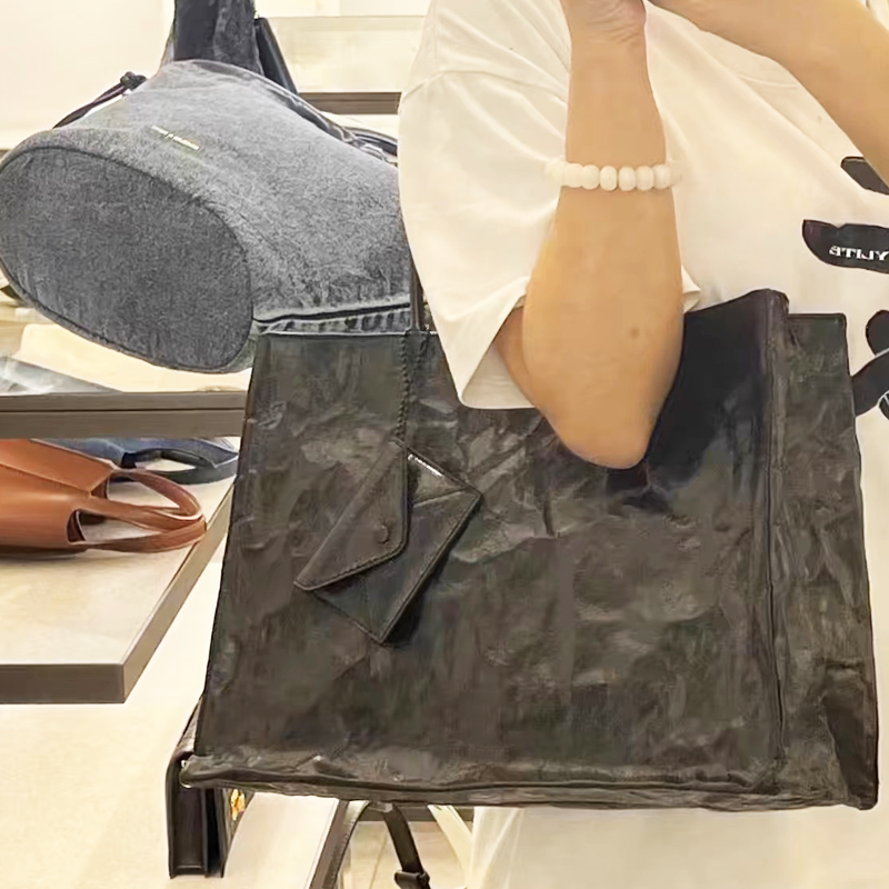 أكياس محفورة على ورق كرافت الك - مراجعة Luxury Bags Reseller وسعره