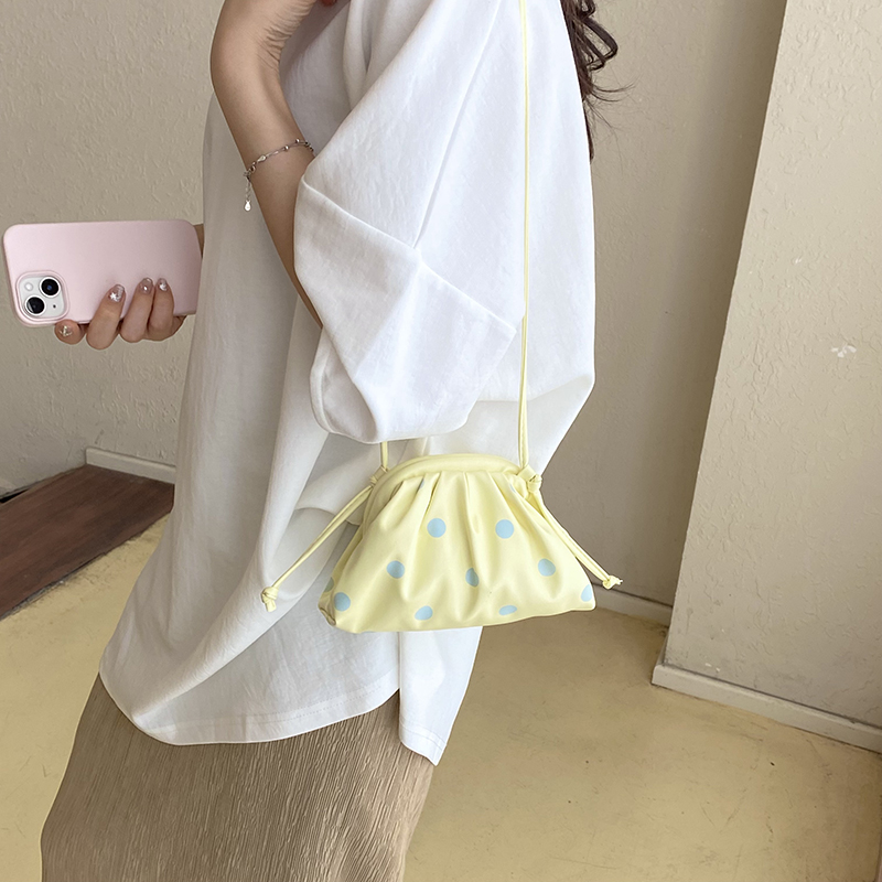 حقائب يد فاخرة صغيرة الحجم من  - مراجعة Luxury Bags For Women وسعره