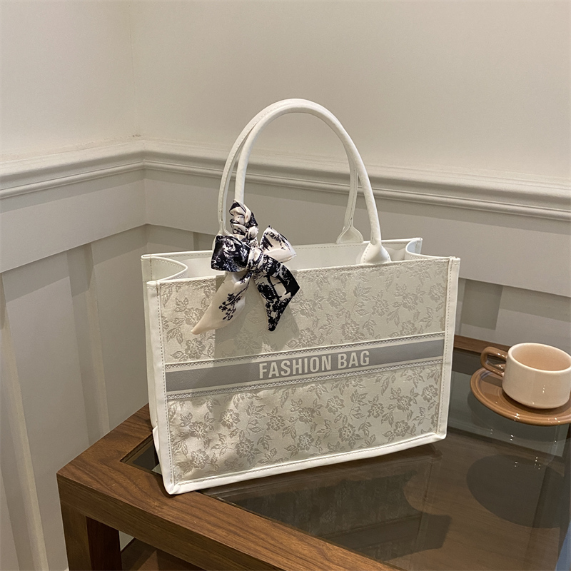 حقيبة يد نسائية فاخرة وأنيقة م - مراجعة Luxury Bags Reseller وسعره