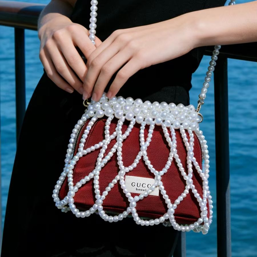 حقيبة غوتشي حمراء صغيرة بسلسلة - مراجعة Luxury Bags Gucci وسعره