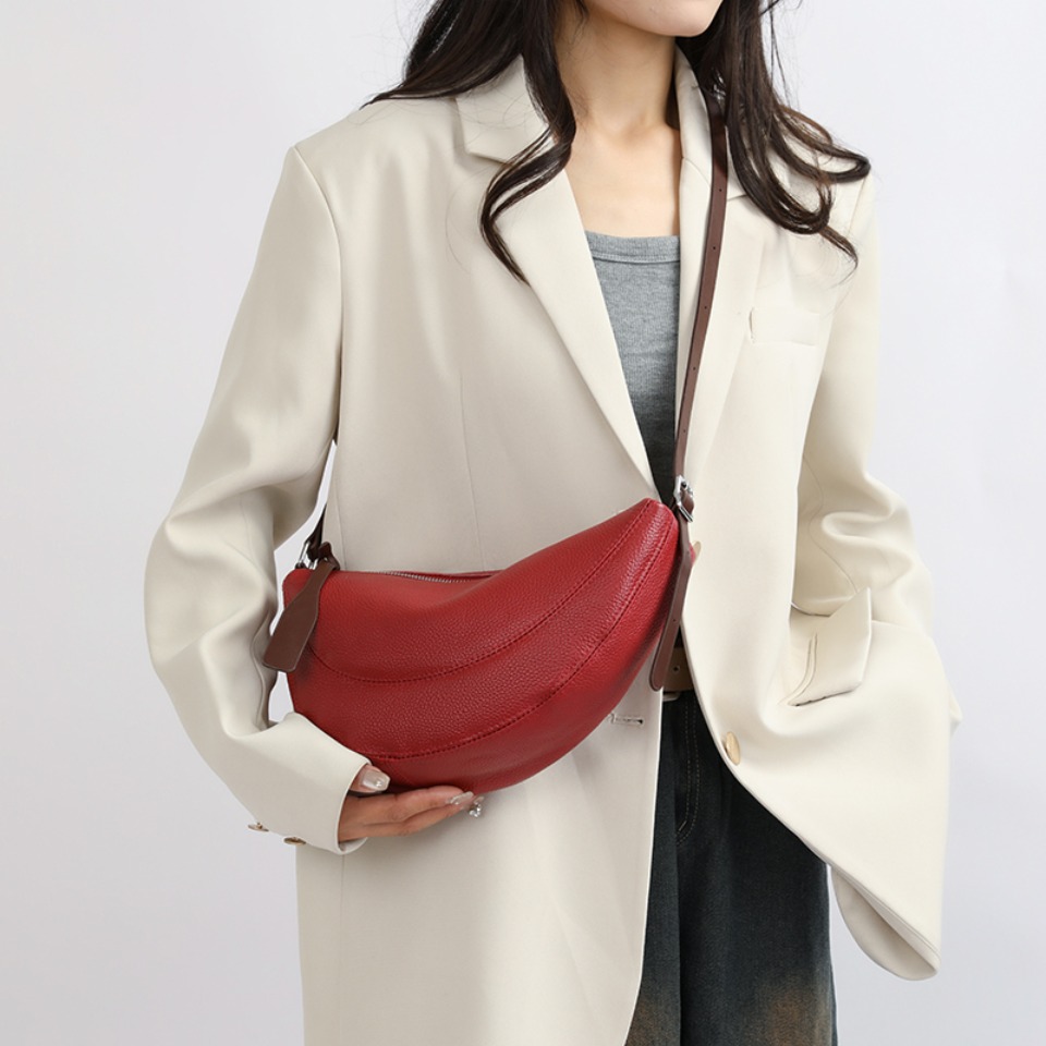 حقيبة هلالية الشكل من جلد البق - مراجعة Luxury Bags Kate Spade وسعره