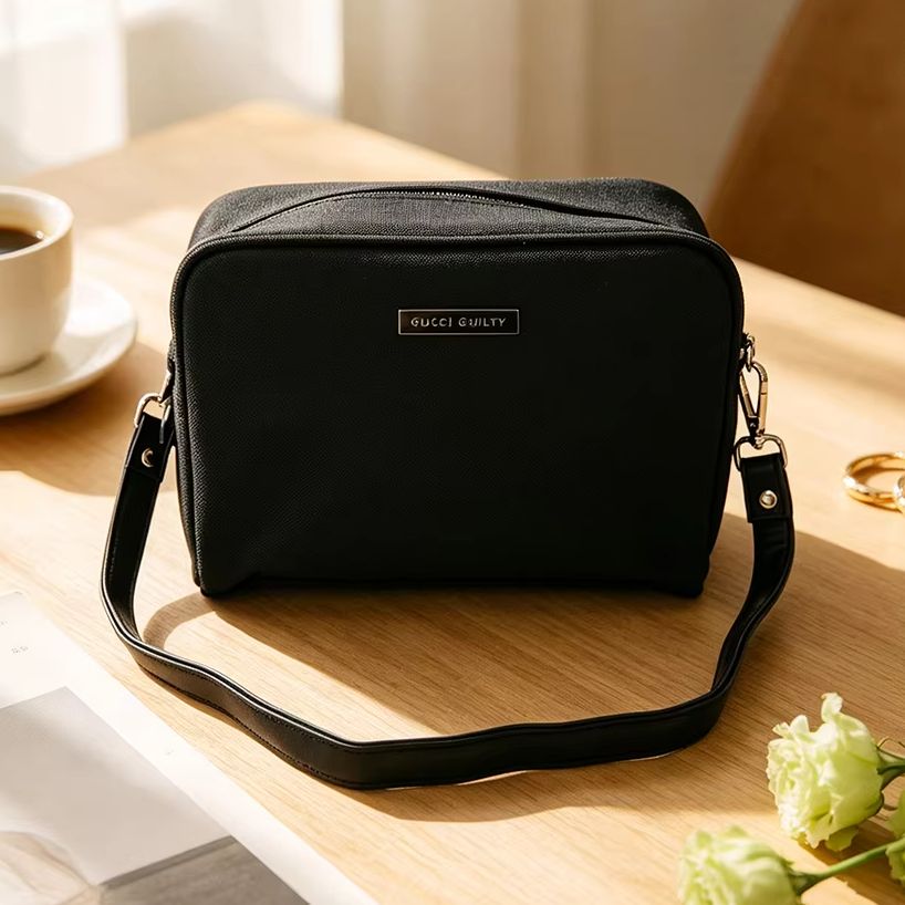 حقيبة يد كروس بودي من قماش مات - مراجعة Luxury Bags Gucci وسعره
