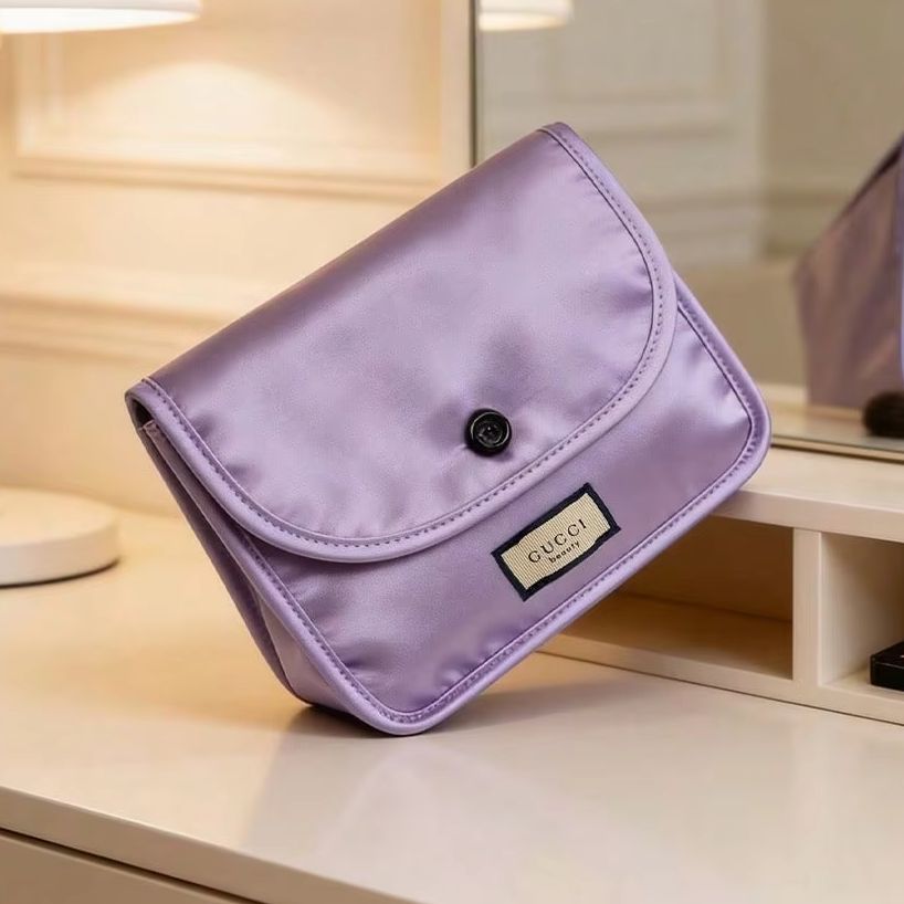 حقيبة تخزين نسائية من الساتان  - مراجعة Luxury Bags Gucci وسعره