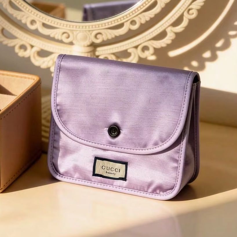 حقيبة تخزين نسائية من الساتان  - مراجعة Luxury Bags Gucci وسعره