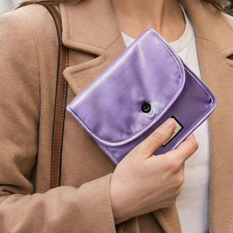حقيبة تخزين نسائية من الساتان  - مراجعة Luxury Bags Gucci وسعره