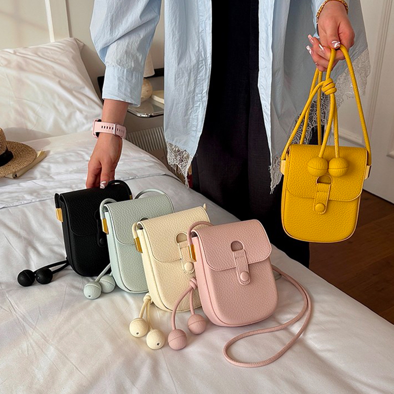 حقيبة كتف صغيرة فاخرة باللون ا - مراجعة Luxury Bags For Women وسعره