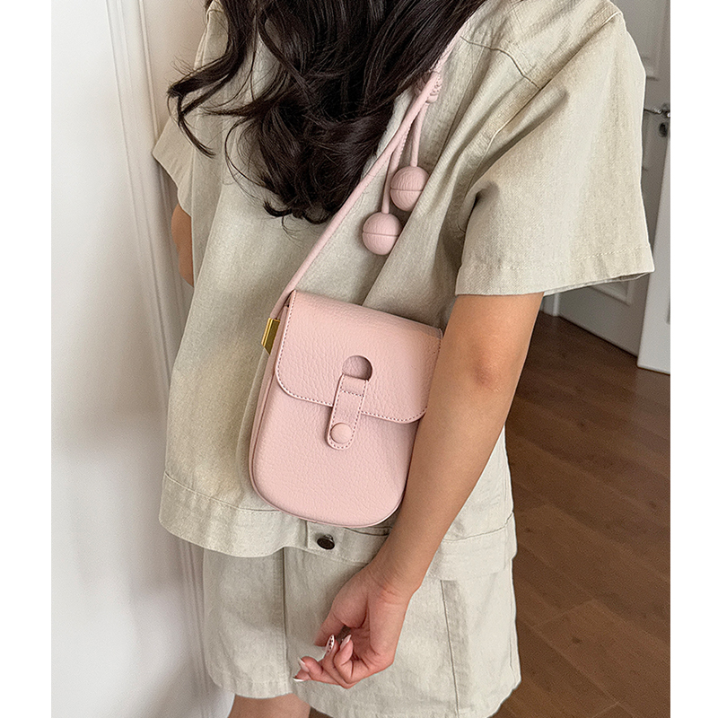 حقيبة كتف صغيرة فاخرة باللون ا - مراجعة Luxury Bags For Women وسعره